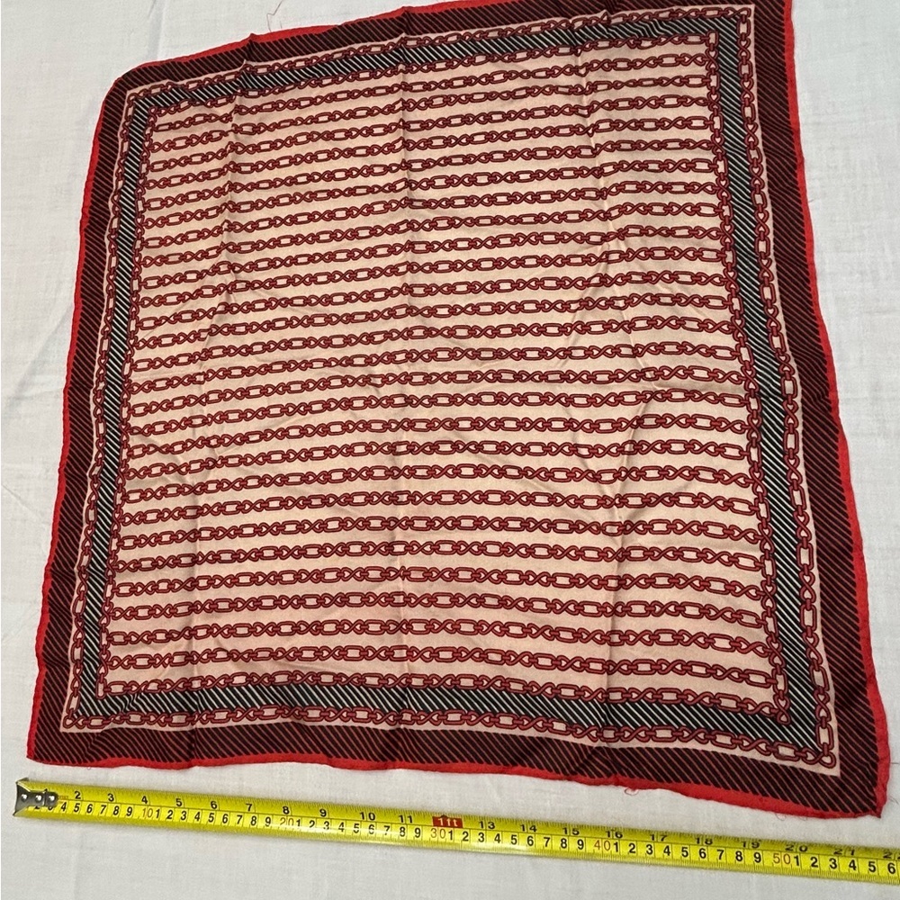 Vintage Red and White Chain Pattern Scarf - Picture 8 of 9